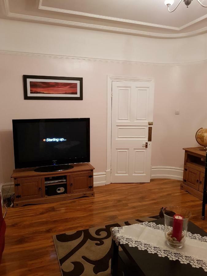 Beautiful Room In Victorian Family Home Илфорд Екстериор снимка